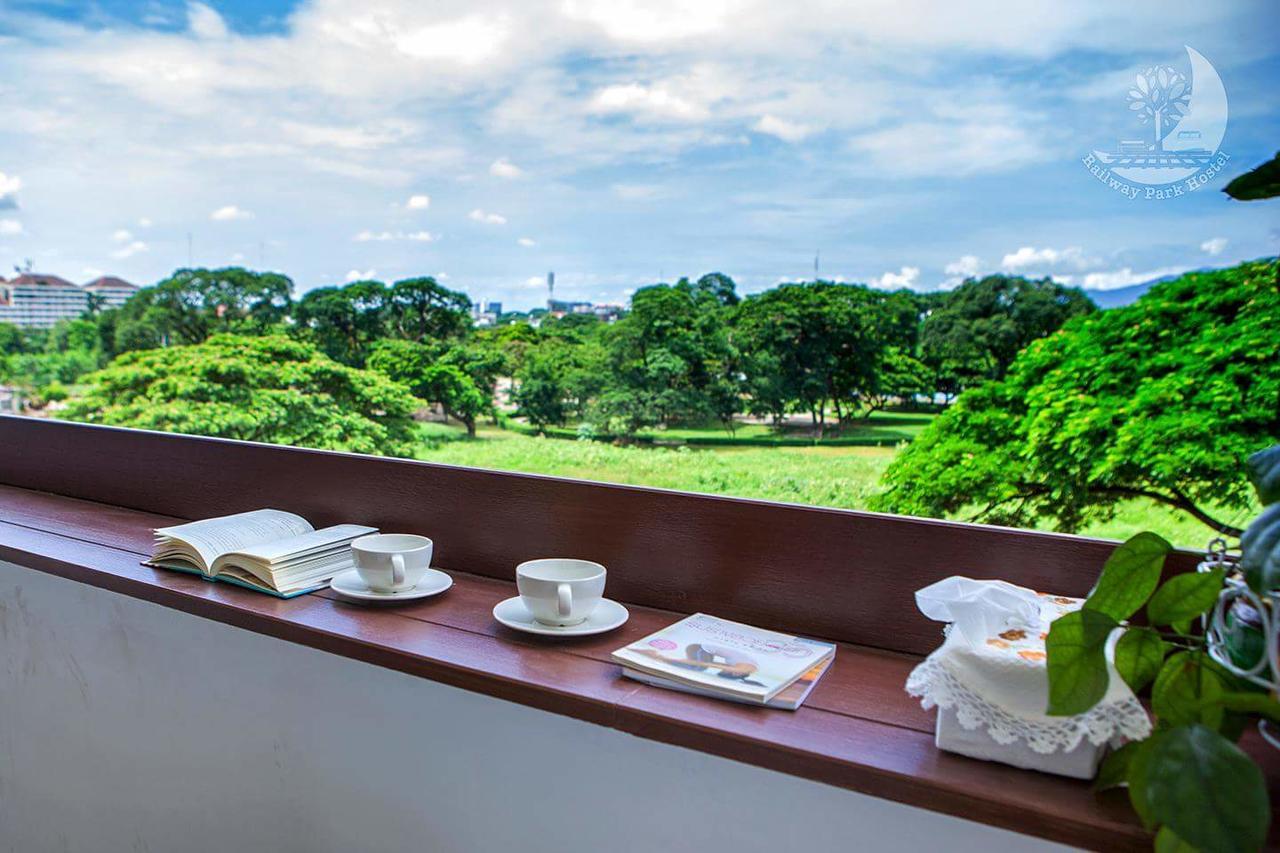 Railway Park Hostel Chiang Mai Bagian luar foto