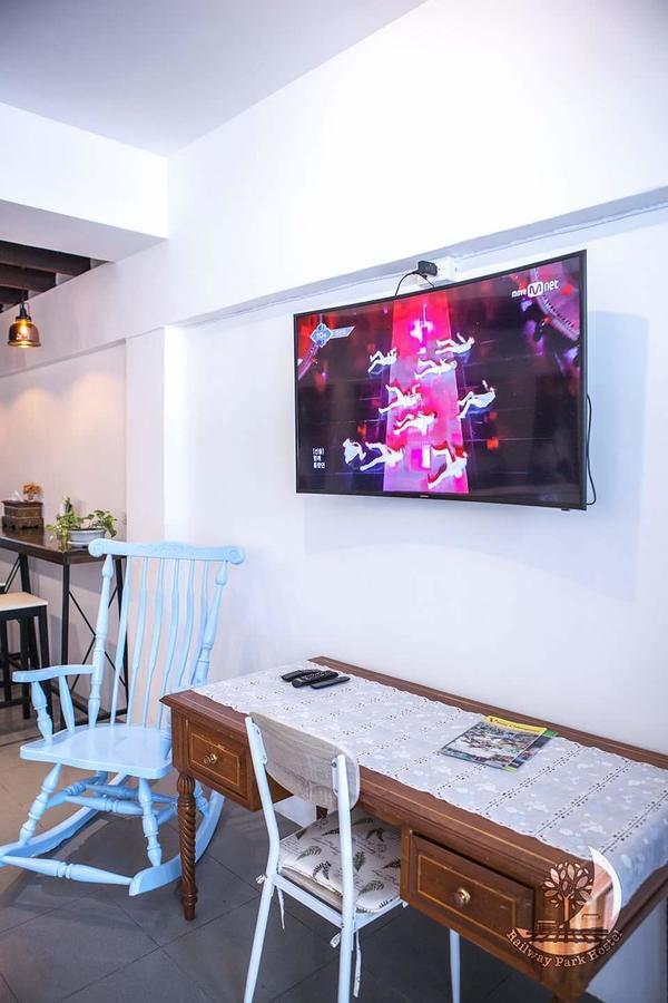Railway Park Hostel Chiang Mai Bagian luar foto