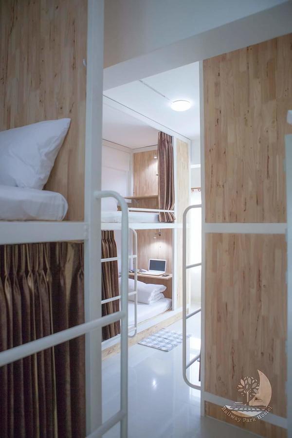Railway Park Hostel Chiang Mai Bagian luar foto