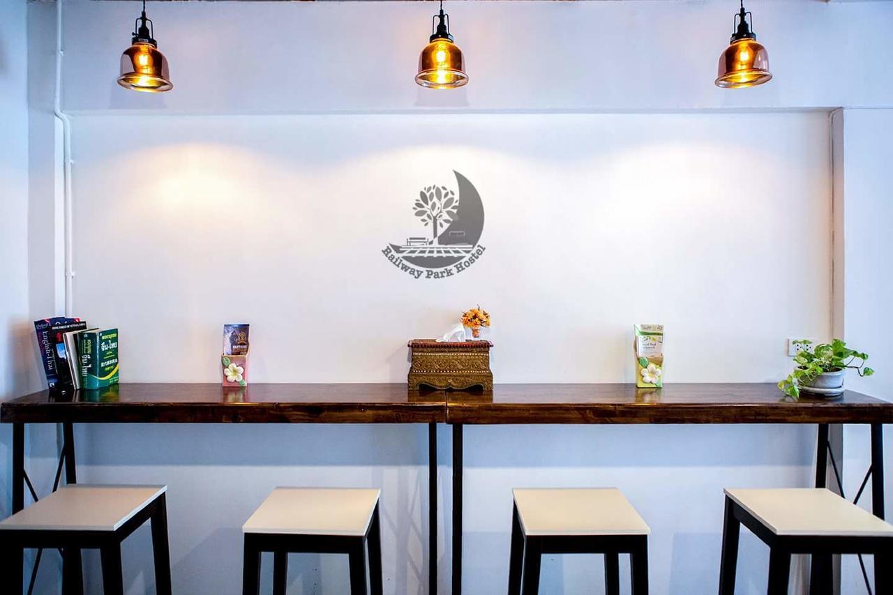 Railway Park Hostel Chiang Mai Bagian luar foto