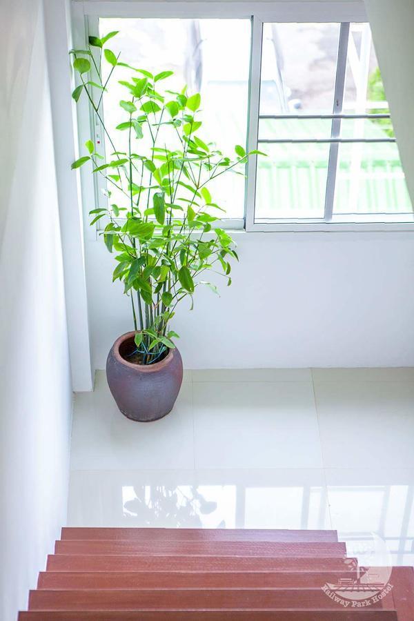 Railway Park Hostel Chiang Mai Bagian luar foto