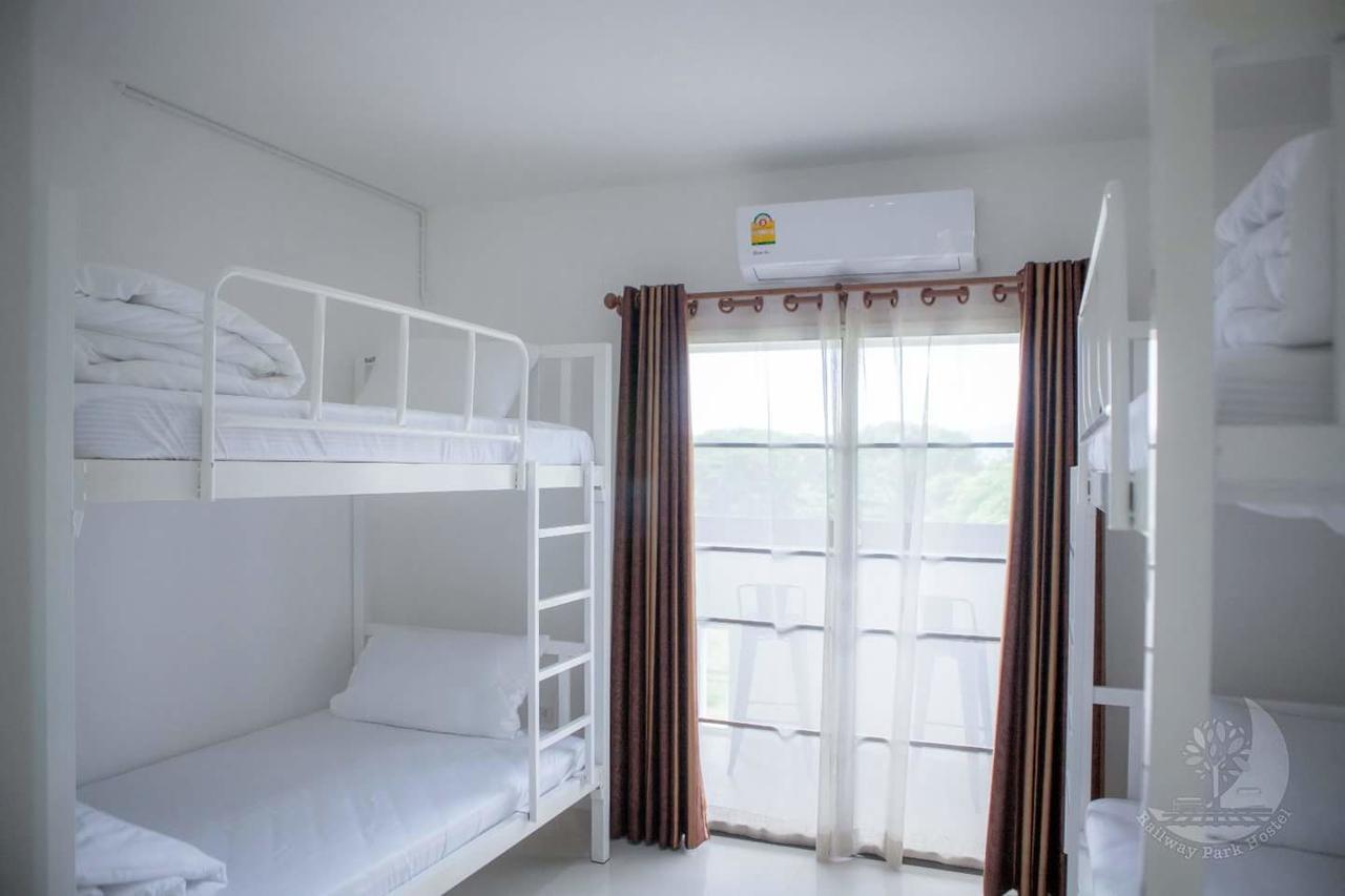 Railway Park Hostel Chiang Mai Bagian luar foto