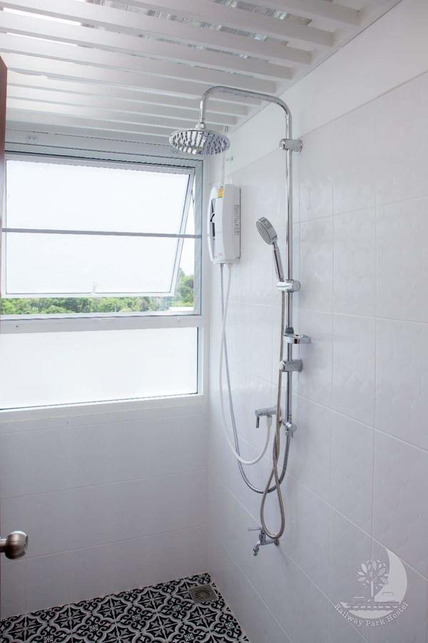 Railway Park Hostel Chiang Mai Bagian luar foto