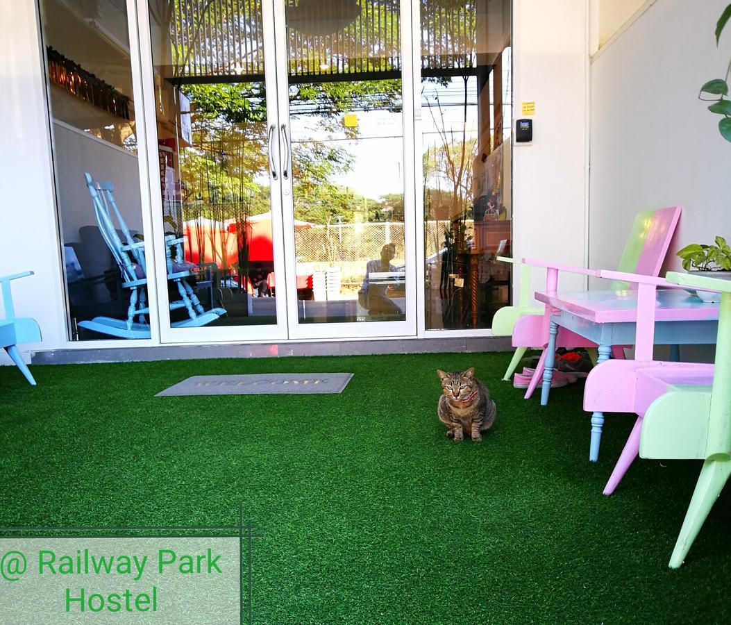 Railway Park Hostel Chiang Mai Bagian luar foto